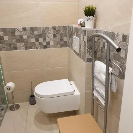 Kleine Gemuetliche In Der Naehe Von Koeln Und Aachen *